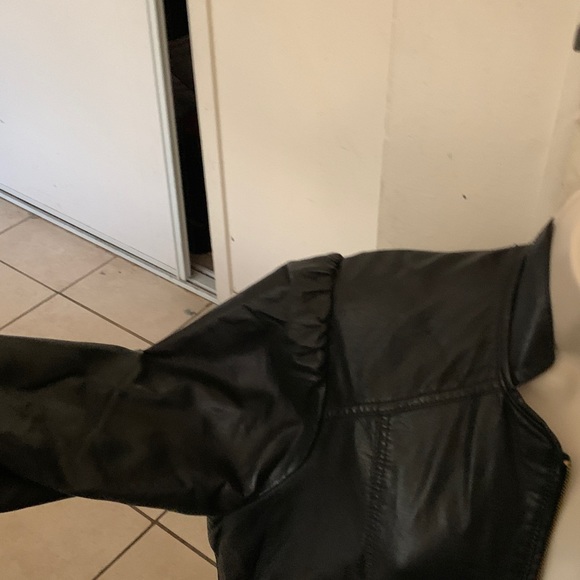 Ladies Colebrook leather zip up black jacket. Size 14/16. Very nice. - Picture 8 of 9